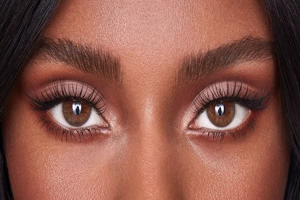How to Grow Eyelashes With Natural Products [6 Tips]