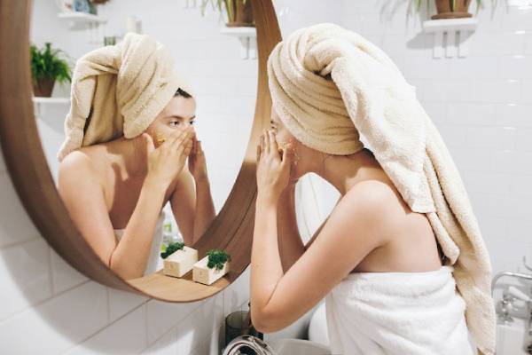 Exfoliation: Benefits, How to Do It and More